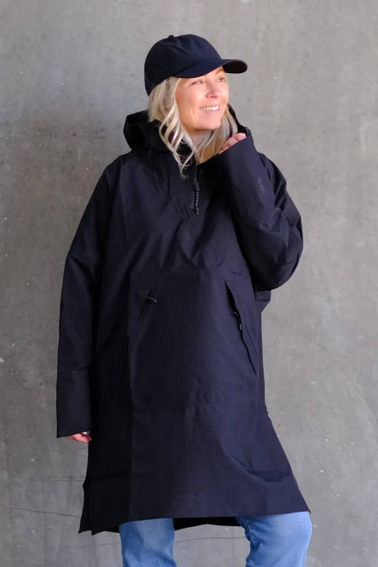 Aalesund Poncho Black