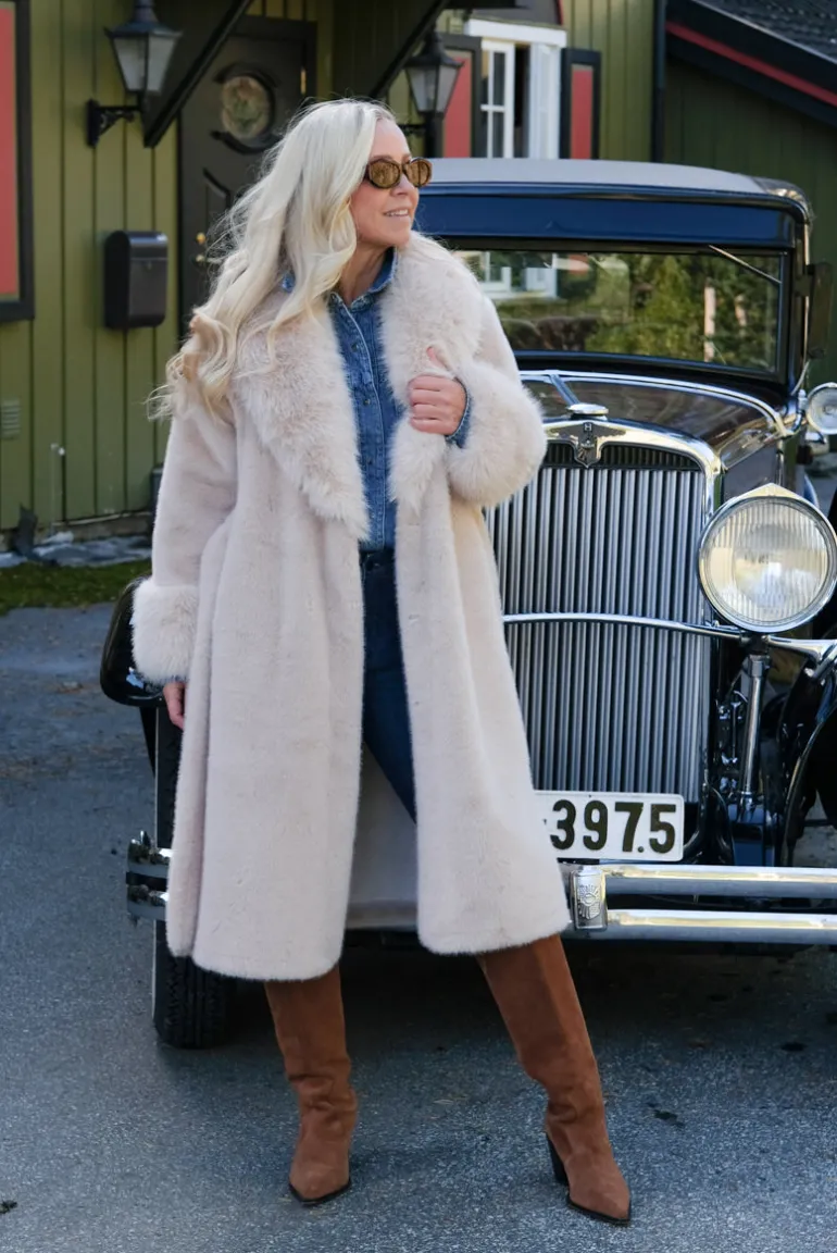 Astrid Kåpe Vinterhvit