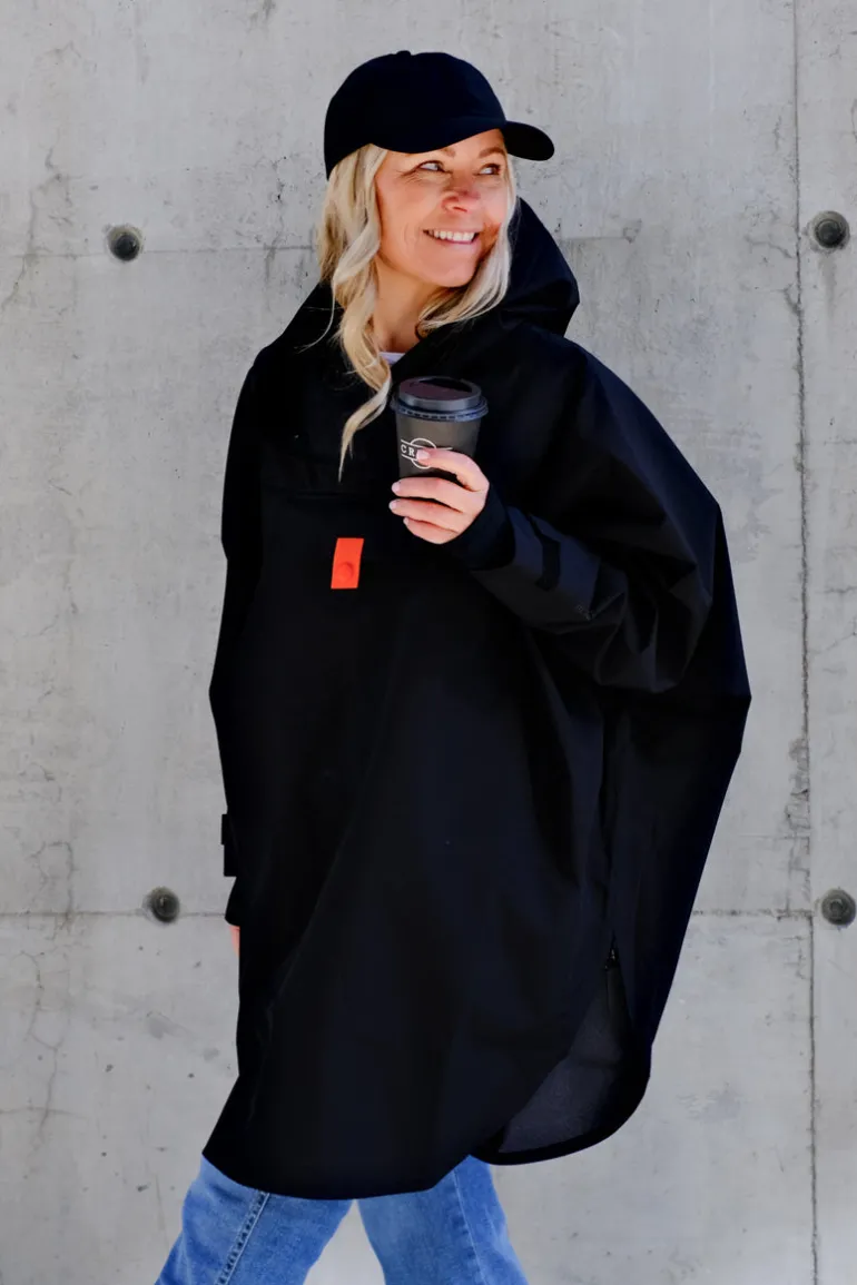 Bergen Poncho Black