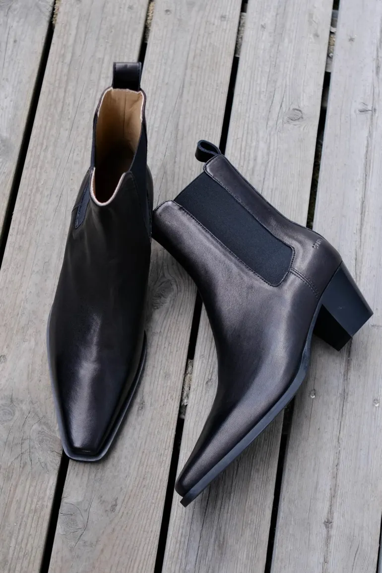 CPH247 Leather Black