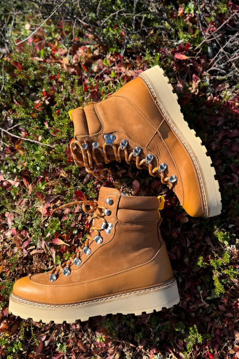hiking_cap_nubuck_cognac_2.webp Hiking Cap Nubuck Cognac
