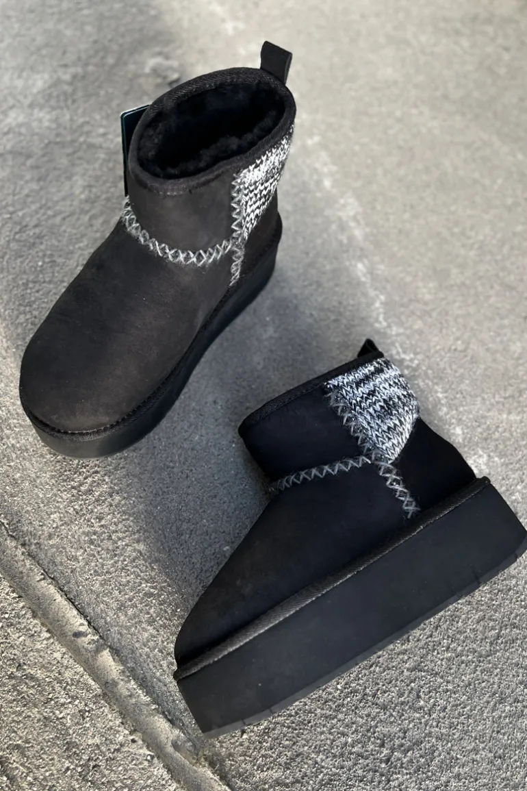 Stinger Knit Platform Boots Black